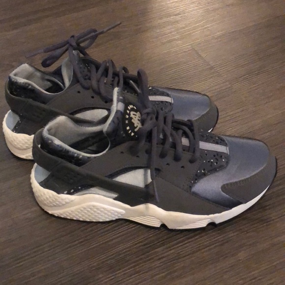 Nike Shoes - Nike Huarache